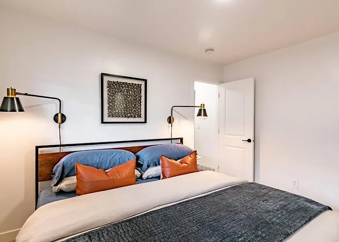 Modern Rustic Stay With Hot Tub Near Downtown