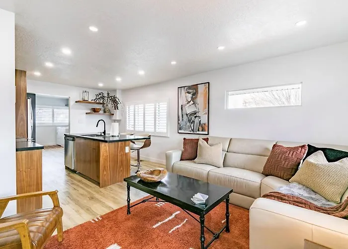 Modern Rustic Stay With Hot Tub Near Downtown
