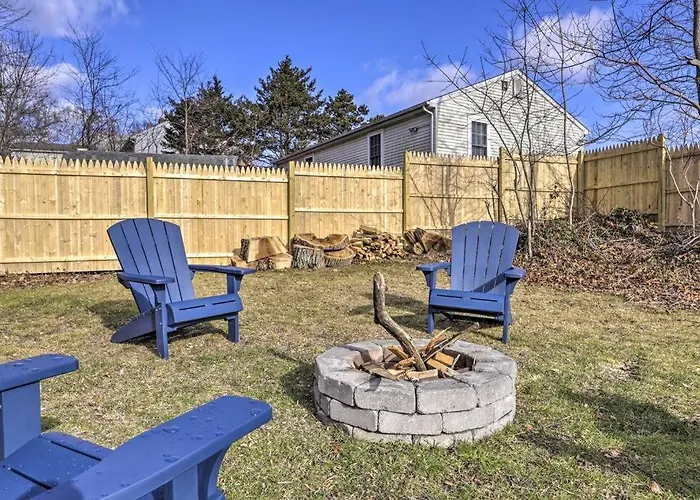 New! Updated Mystic Home W/ Sauna, Hot Tub & Deck