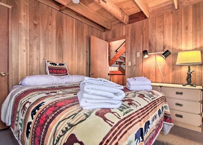 Walk To Ski Trails: Ludlow Home On Okemo Mountain!