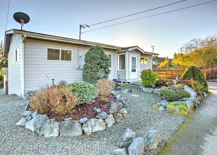 Fire Pit & Bay Views: North Bend Home!