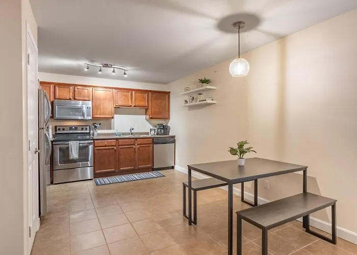 Contemporary Stay In Central Peoria