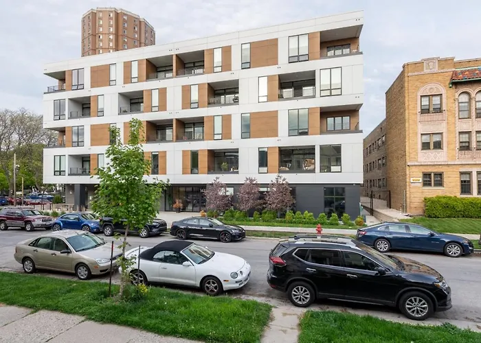 East Side Luxury 1Br Apt - Near Brady St With Balcony And Lounge - Sleeps 4