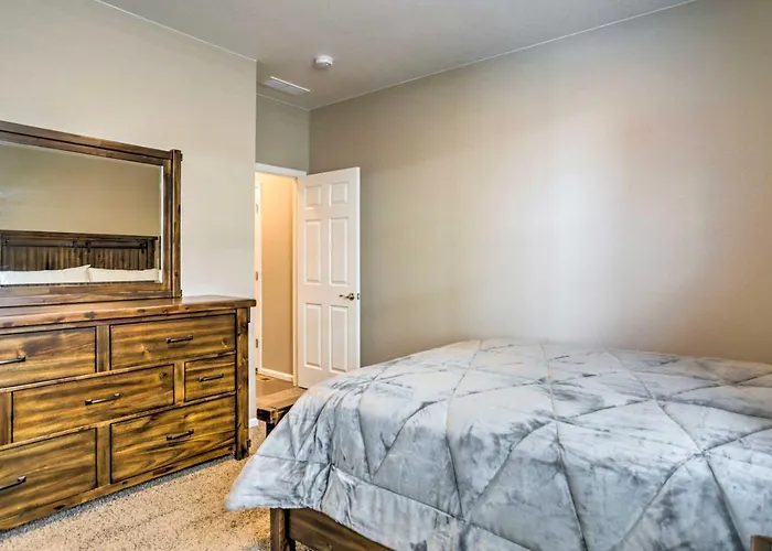 10 Mi To Dia: Spacious Aurora House W/ Yard!