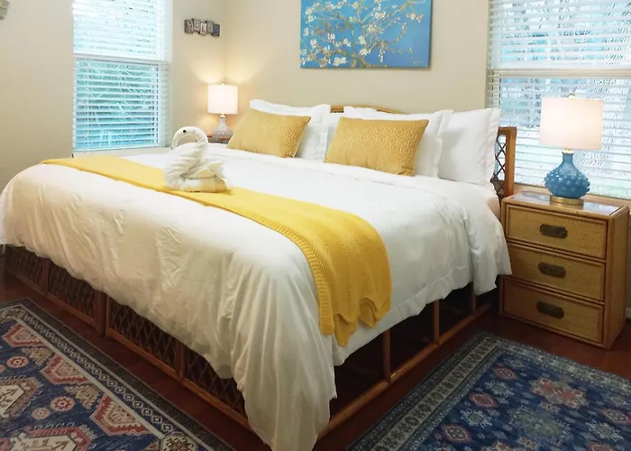 King Bed In Relaxing Oasis, With Free Snack/Wi-Fi/Parking