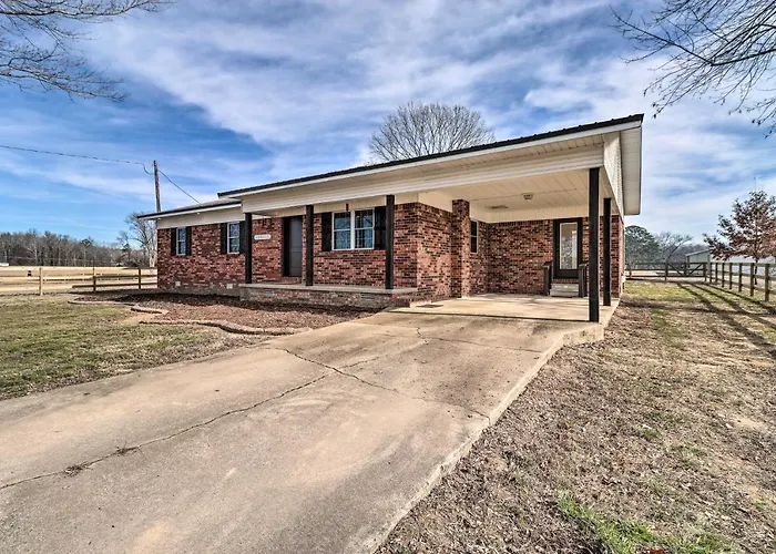 Greers Ferry Home On 40 Acres 1/4 Mi To Lake!