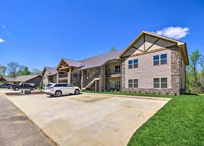 Chic Townsend Condo W/ Saltwater Pool!
