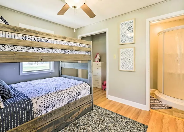 Charming Home W/ Porch: Walk To Greers Ferry Lake!