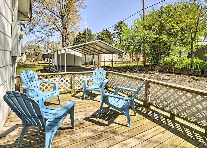 Charming Home W/ Porch: Walk To Greers Ferry Lake!