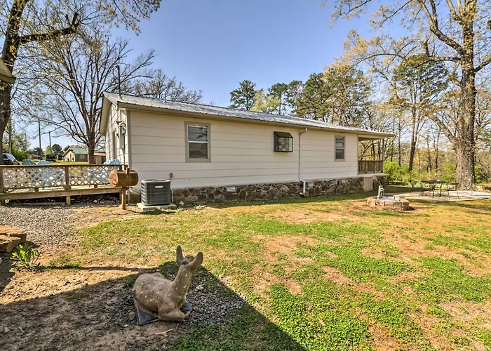 Charming Home W/ Porch: Walk To Greers Ferry Lake!