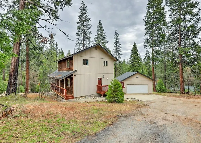 4 Mi To Pine Lake: Hathaway Pines Cabin W/ Deck