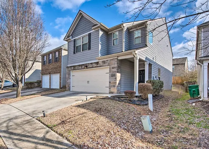 Suburban Atlanta Vacation Home ~ 3 Mi To Airport!