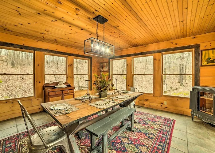 Quiet Cabin Retreat On 30 Acres Near Kentucky Lake
