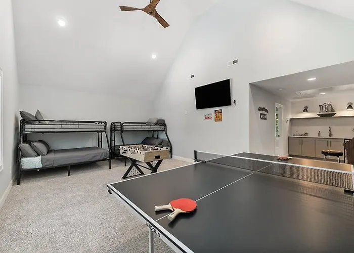 New Home, Dock, Home Theatre Projector, Hot Tub, Fire Pit, Kayaks