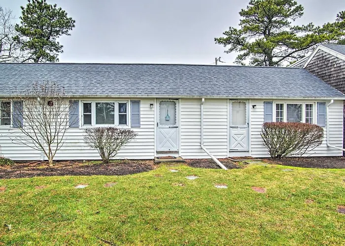 Walk To Beach: Bright & Cozy Cape Cod Studio!