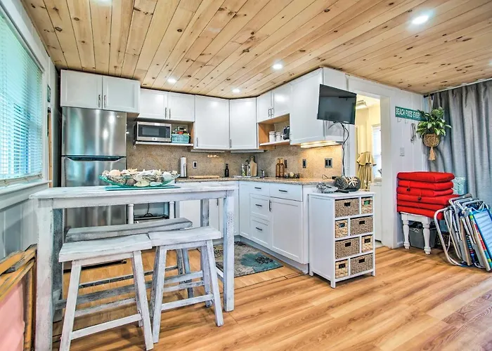 Walk To Beach: Bright & Cozy Cape Cod Studio!