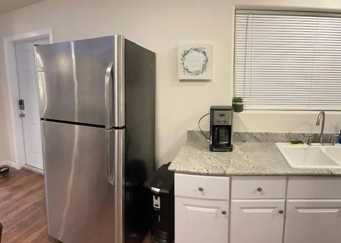 Brand New 2Br Cute Blue Led In North Fresno