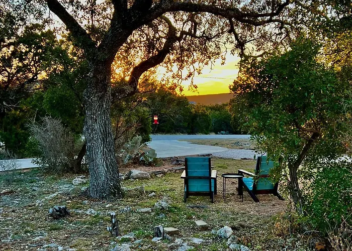 Hilltop Hideaway-Rest, Relax, Reconnect!
