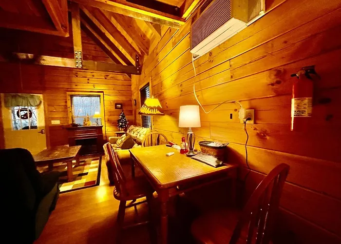 Good Life Cabin 1 - Rustic Log Cabin