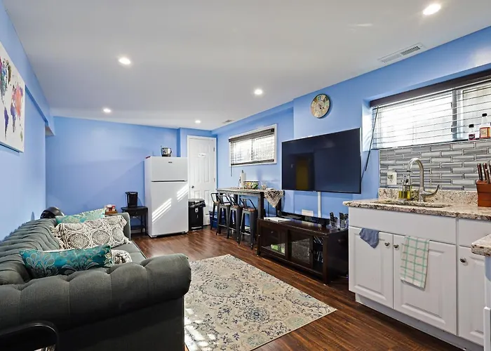 Beautiful 2 Bedroom 1 Bath Unit