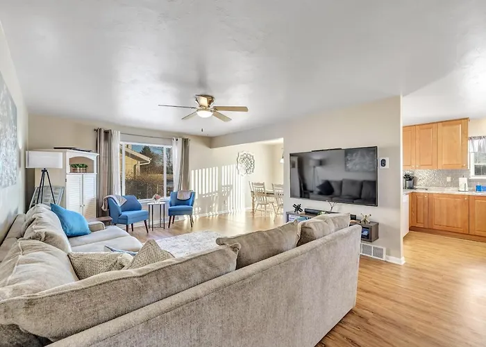 Serene 3 Bedroom Home, Nrm, Wi-Fi, Parking, Queen Bed