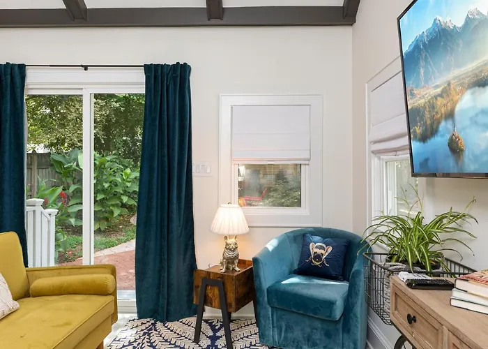The Cozy Yellow Cottage In Dilworth