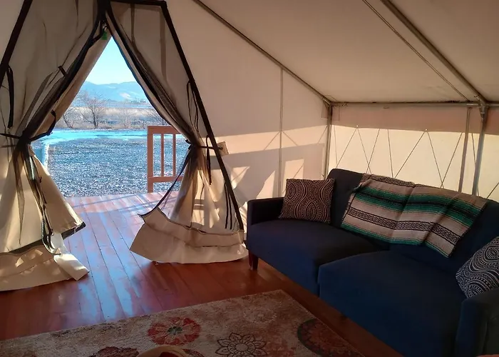 Cozy Glamp Tents At Wildland Gardens