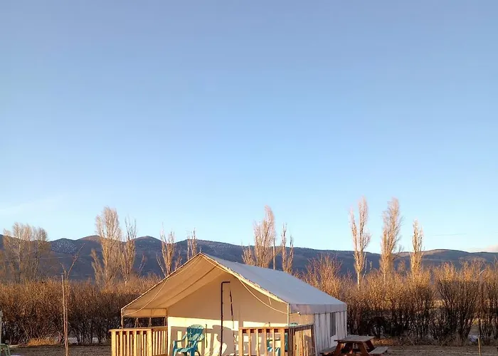 Cozy Glamp Tents At Wildland Gardens