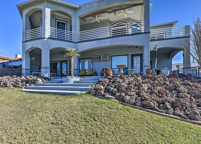 Spacious Parker House On The Colorado River!