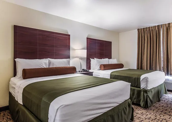 Cobblestone Hotel & Suites - Hutchinson