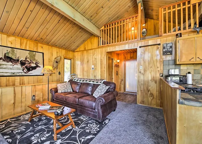 5 Mi To Big Bear Mtn Resort: Cozy Cabin W/ Deck