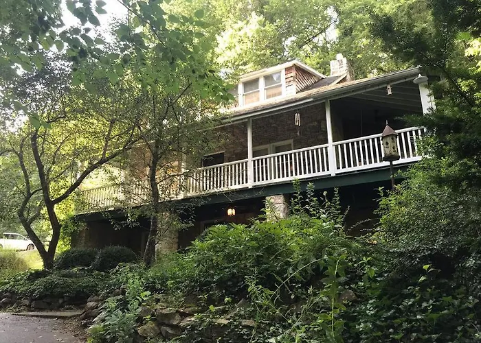 Lock Keepers Cottage On C&O Canal/Potomac River