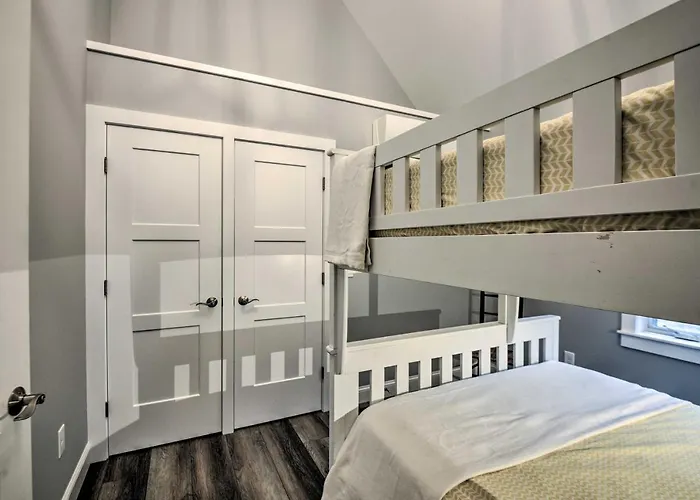 Modern Francestown Retreat On Scobie Pond!