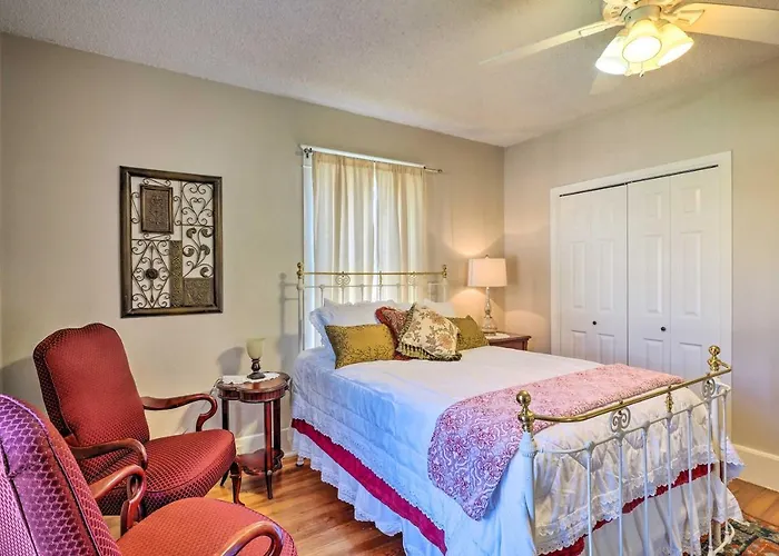 Georgetown Vacation Rental Close To Town Square!