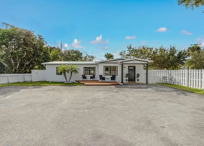 * New* The Bungalow Jupiter! - Moremoments Rentals