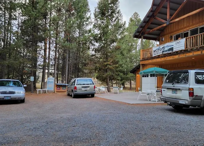 Diamondstone Guest Lodges