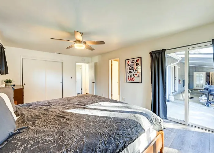 Walk To Dtwn! Dog-Friendly Oakhurst Gem W/ Yard