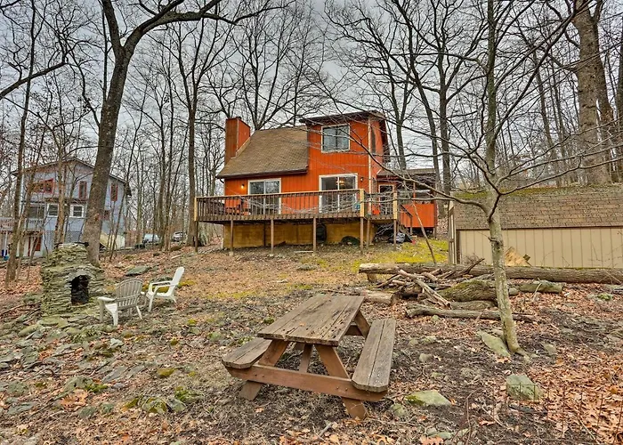 4 Mi To Tubing: Cozy Bushkill Cabin W/ Deck!