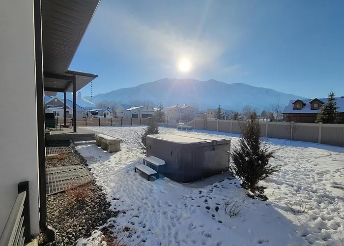 Spacious & Modern Apartment, Close To Universities And Mountains