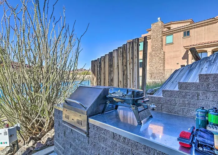 Spacious Parker House On The Colorado River!