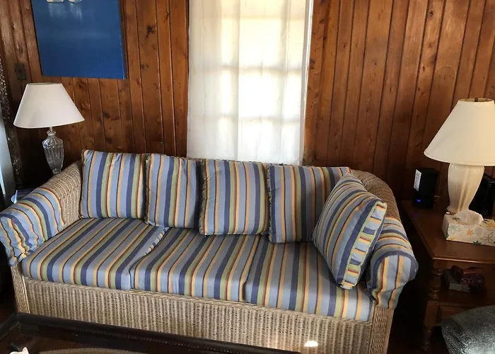 Blackbeard'S Retreat - Historic And Pet Friendly Cottage
