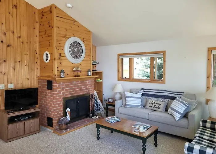 Cozy Cottage On Green Bay