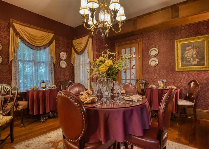 Cedar House Inn