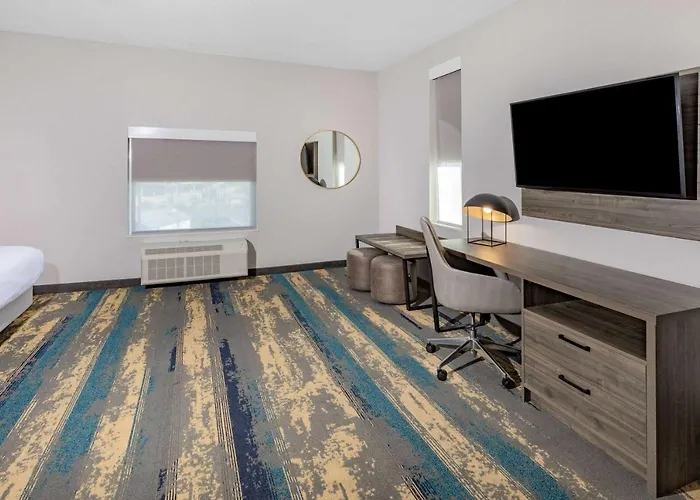 La Quinta Inn & Suites By Wyndham Galveston North At I-45
