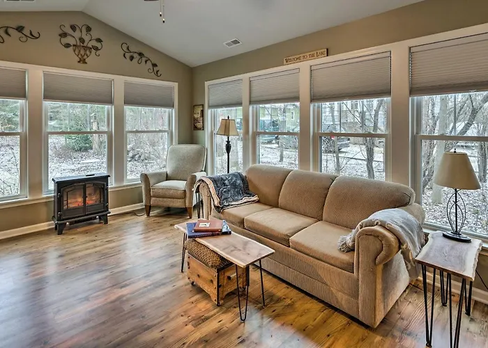 Pet-Friendly Extended Stay Walk To Delavan Lake