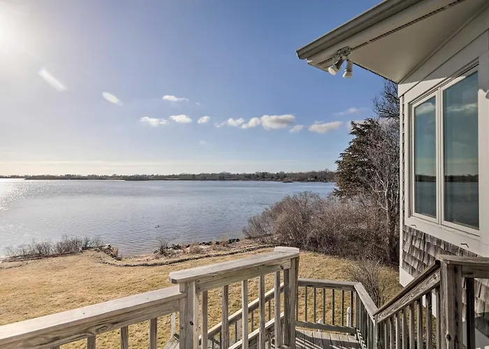 Kayaks, Deck & Pond Access: Rhode Island Retreat!