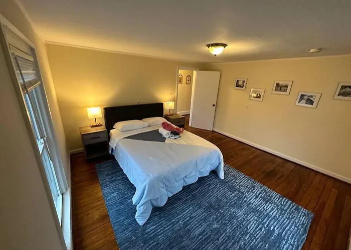 The Yellow Door 3-Bedroom Downtown Near Vt&Ru
