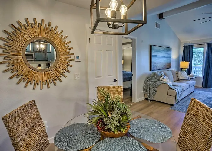 Cozy-Chic Condo: Walk To Beach & Park!