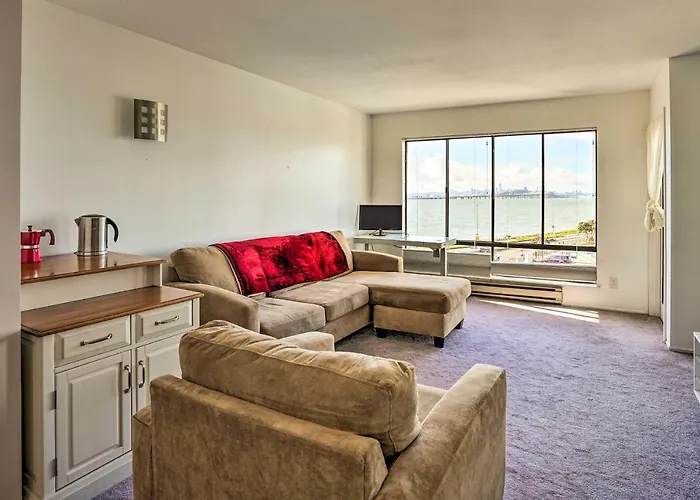 San Francisco Area Studio W/ Bay Views!