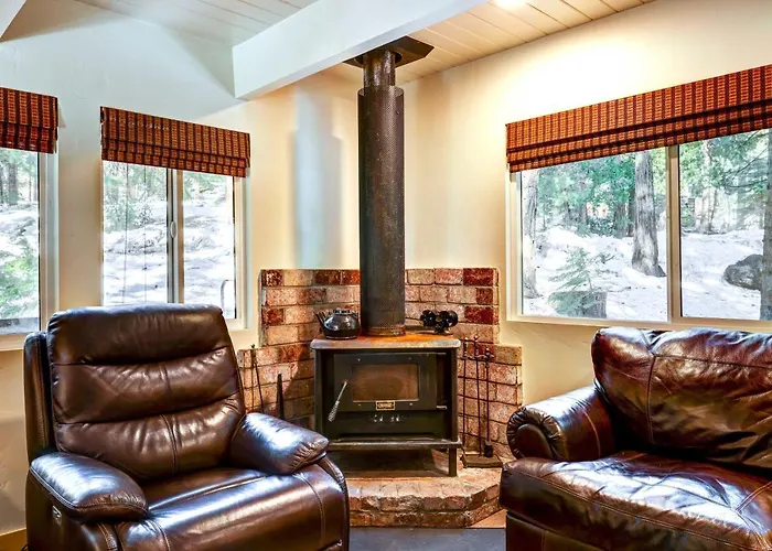 Hike, Fish & Explore: California Cabin W/ Deck!